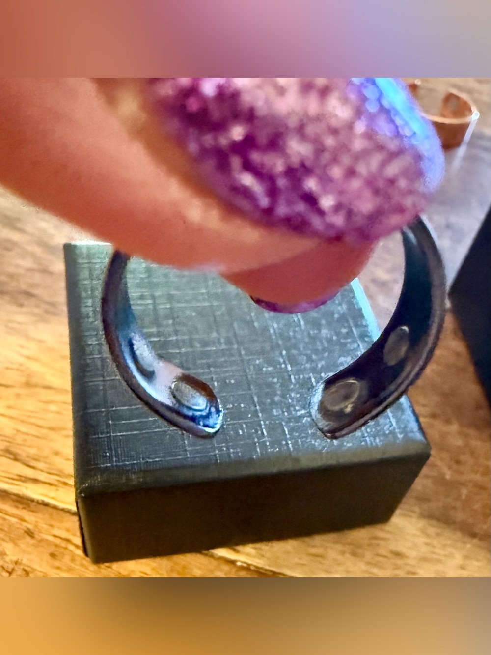 New, 2 Auvulis Vitality Acupressure Magnetic Migraine Rings, Gunmetal & Rose - Picture 7 of 12